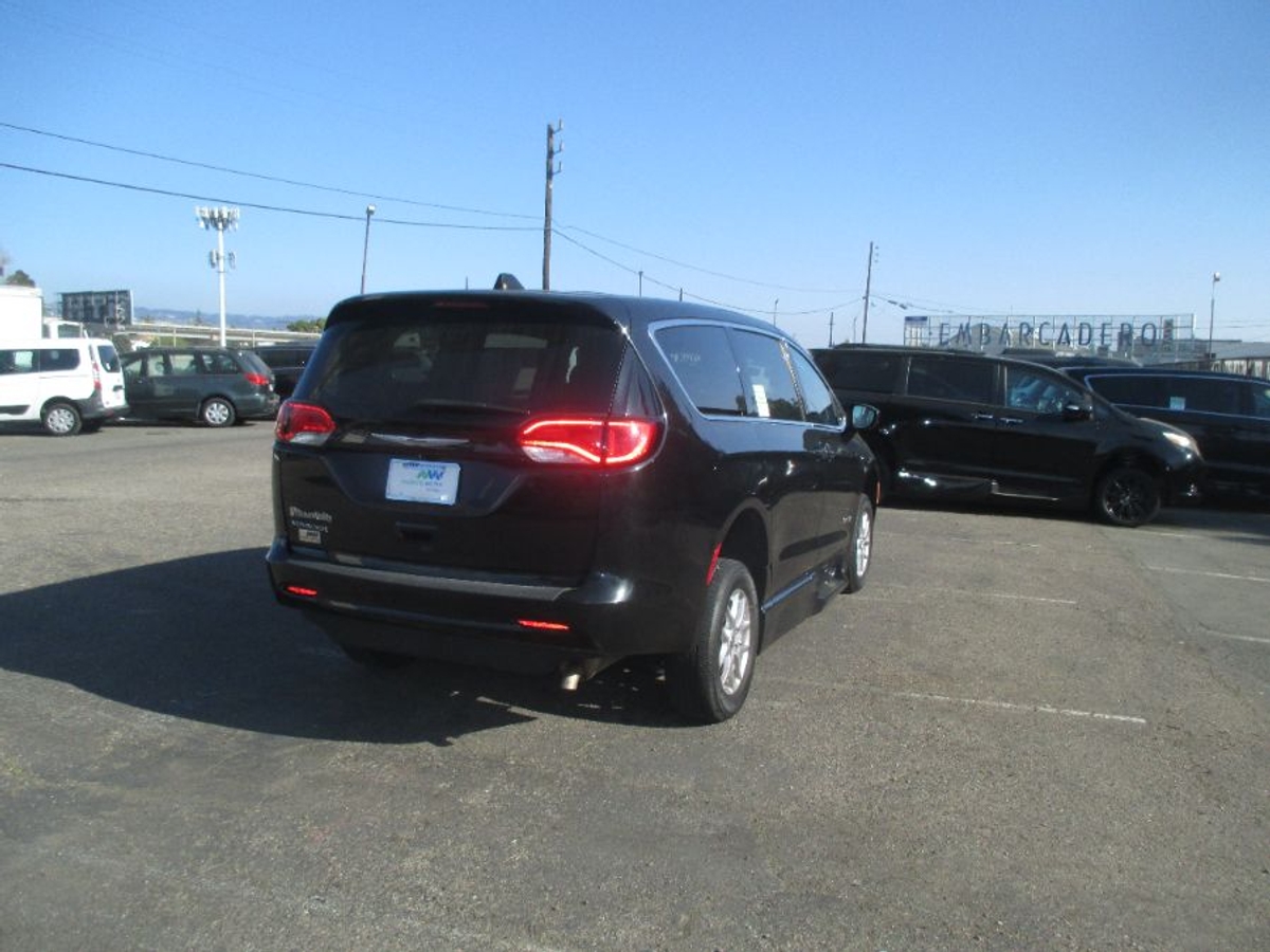 2023 CHRYSLER VOYAGER - Image 5