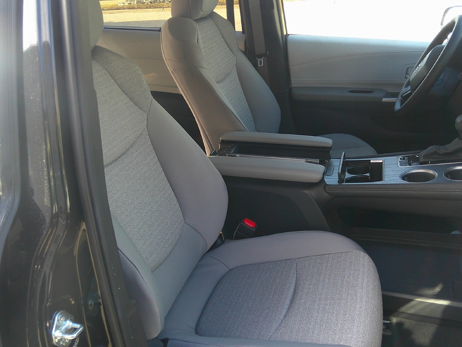 2025 TOYOTA SIENNA - Image 17