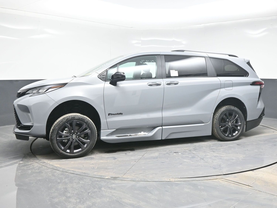 New 2025 Toyota Sienna Hybrid XSE Sport - BraunAbility Side Entry Entry In Floor Automatic Ramp