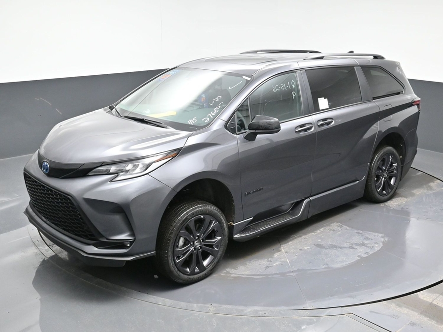 New 2025 Toyota Sienna Hybrid XSE Sport - BraunAbility Side Entry Entry Fold Out Automatic Ramp