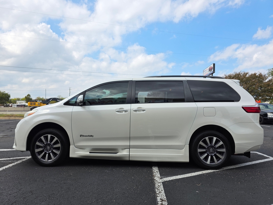 Used 2020 Toyota Sienna Limited - BraunAbility Side Entry Entry In Floor Automatic Ramp