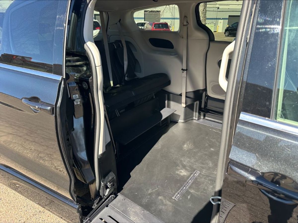 2023 CHRYSLER PACIFICA - Image 16