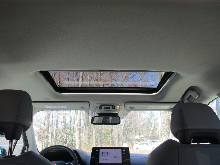 Black Toyota Sienna image number 6
