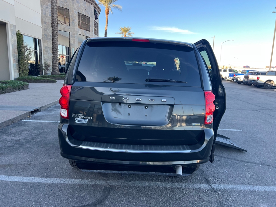 Used 2011 Dodge Grand Caravan Express -  Side Entry Entry Fold Out Manual Ramp
