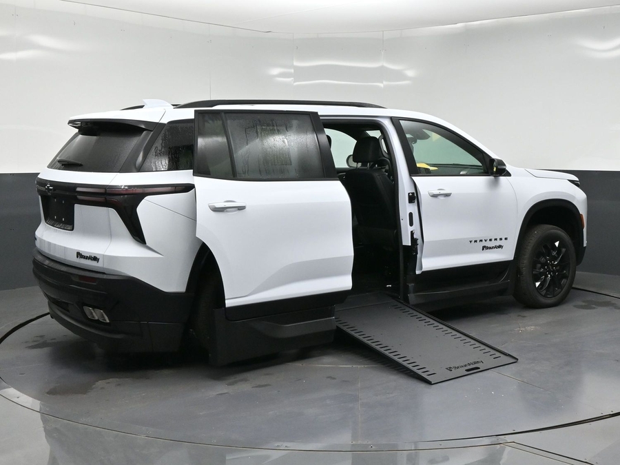 New 2026 Chevrolet Traverse 1LT Midnight - BraunAbility Side Entry In Floor Automatic Ramp
