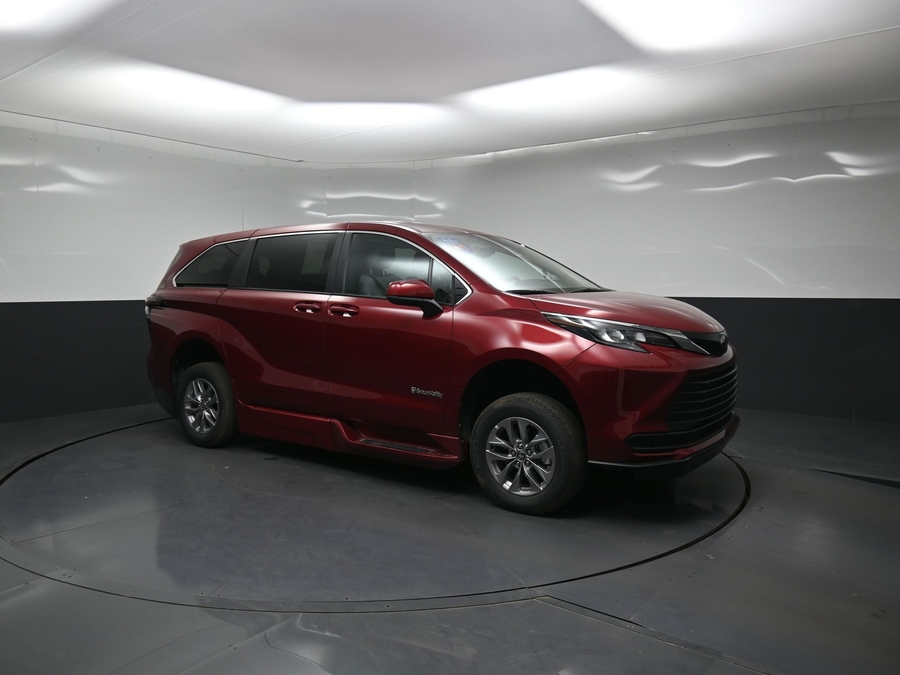 New 2026 Toyota Sienna Hybrid LE - BraunAbility Side Entry In Floor Automatic Ramp