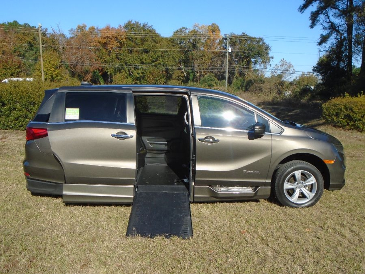 Grey Honda Odyssey with Side Entry Automatic In Floor ramp