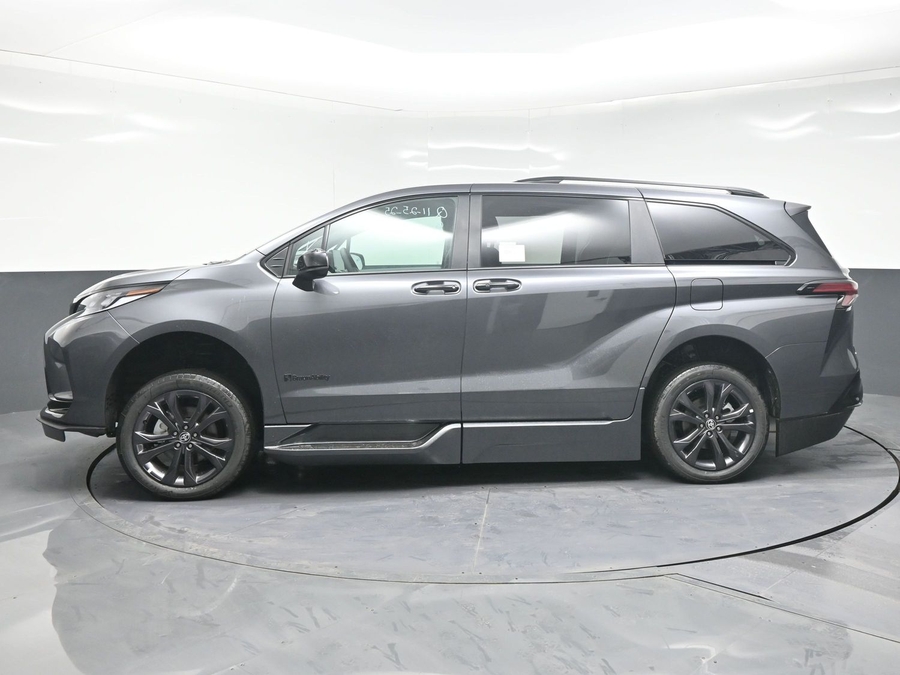 New 2025 Toyota Sienna Hybrid XSE Sport - BraunAbility Side Entry Entry In Floor Automatic Ramp