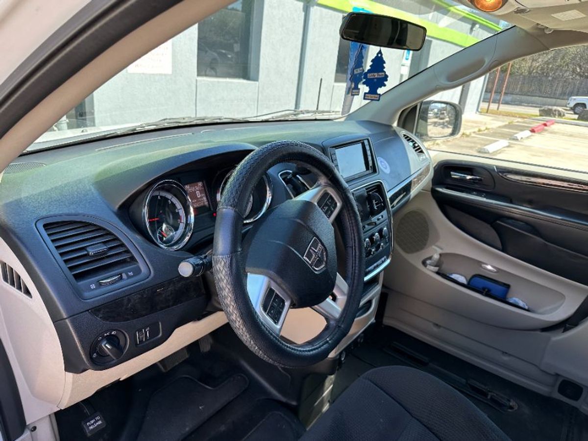 White Dodge Grand Caravan image number 8