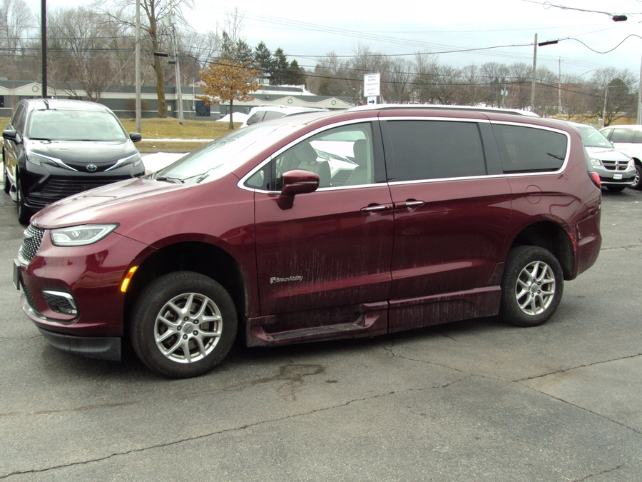 Used 2021 Chrysler Pacifica Touring L - BraunAbility Side Entry Entry Fold Out Automatic Ramp