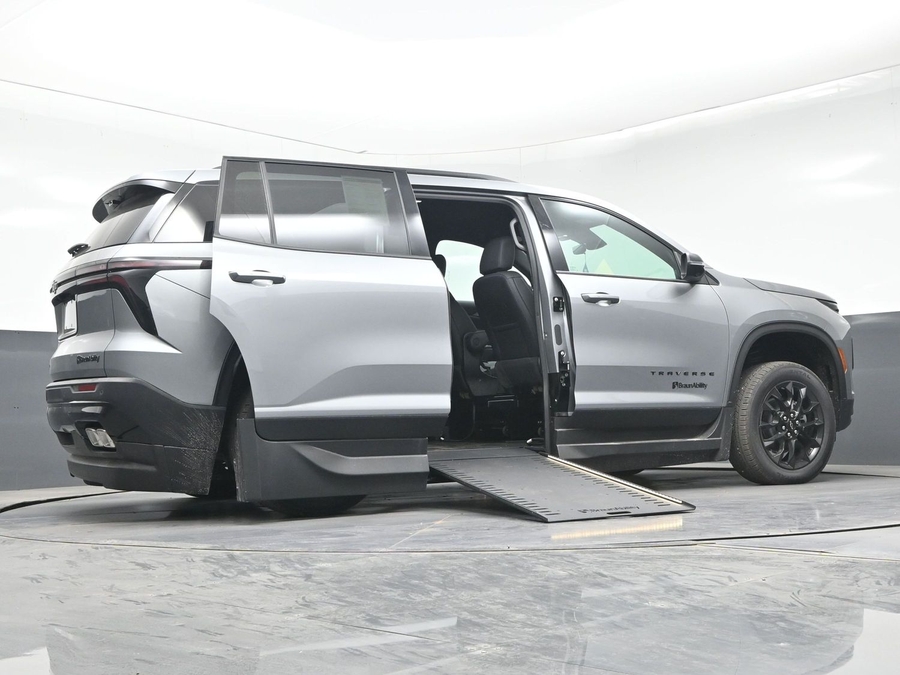 New 2026 Chevrolet Traverse 1LT Midnight - BraunAbility Side Entry Entry In Floor Automatic Ramp