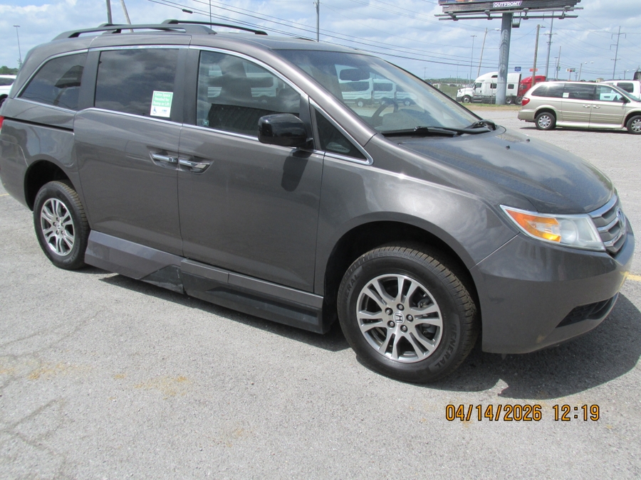 Brown Honda Odyssey image number 6