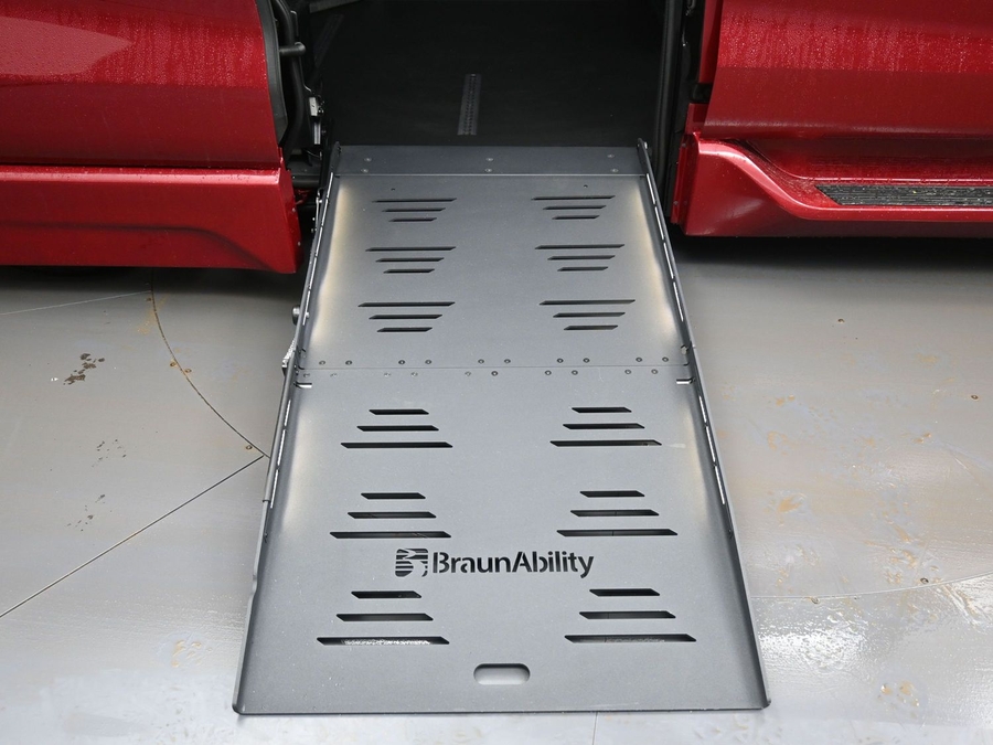 New 2026 Toyota Sienna Hybrid XSE Sport - BraunAbility Side Entry Entry Fold Out Automatic Ramp