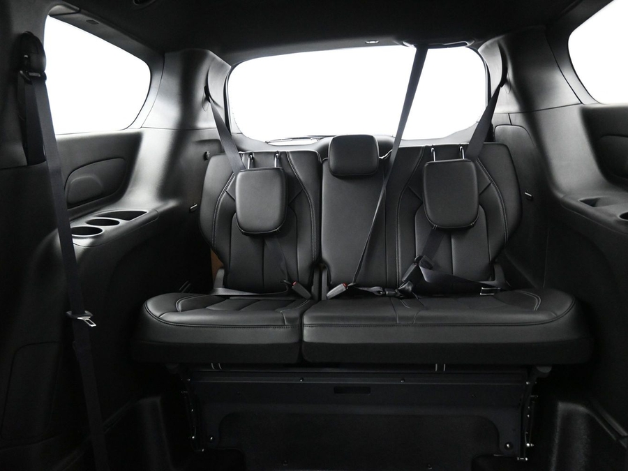 Black Chrysler Pacifica image number 13
