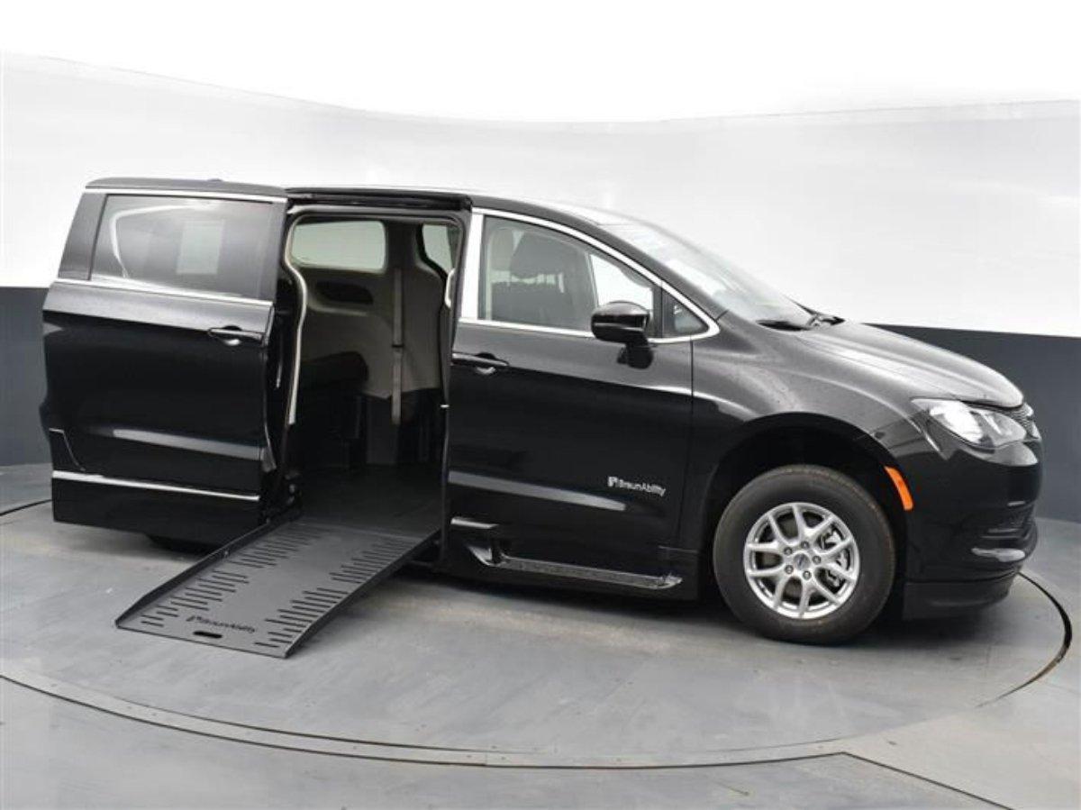 2023 CHRYSLER VOYAGER - Image 2