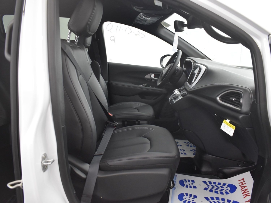 New 2025 Chrysler Pacifica Select Safety - BraunAbility Side Entry Entry Fold Out Automatic Ramp