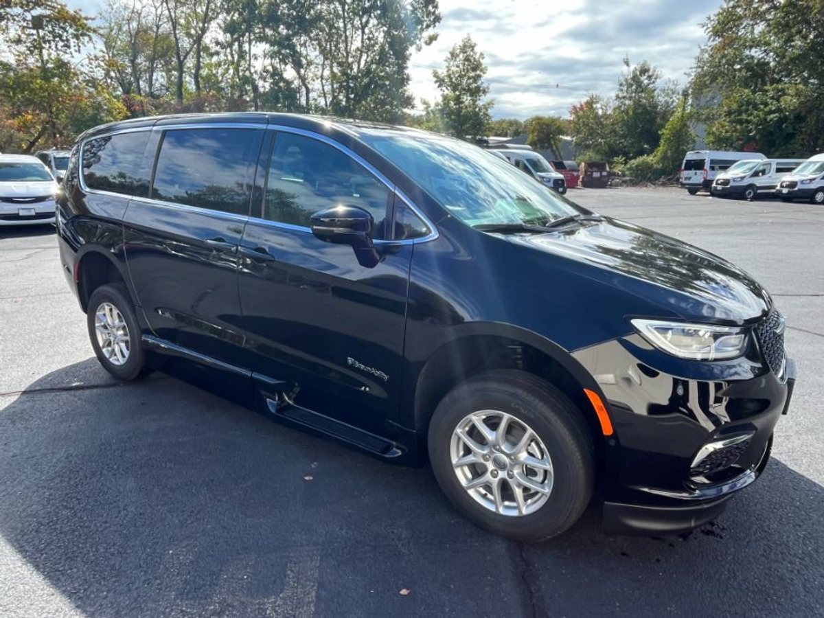 2025 CHRYSLER PACIFICA - Image 12