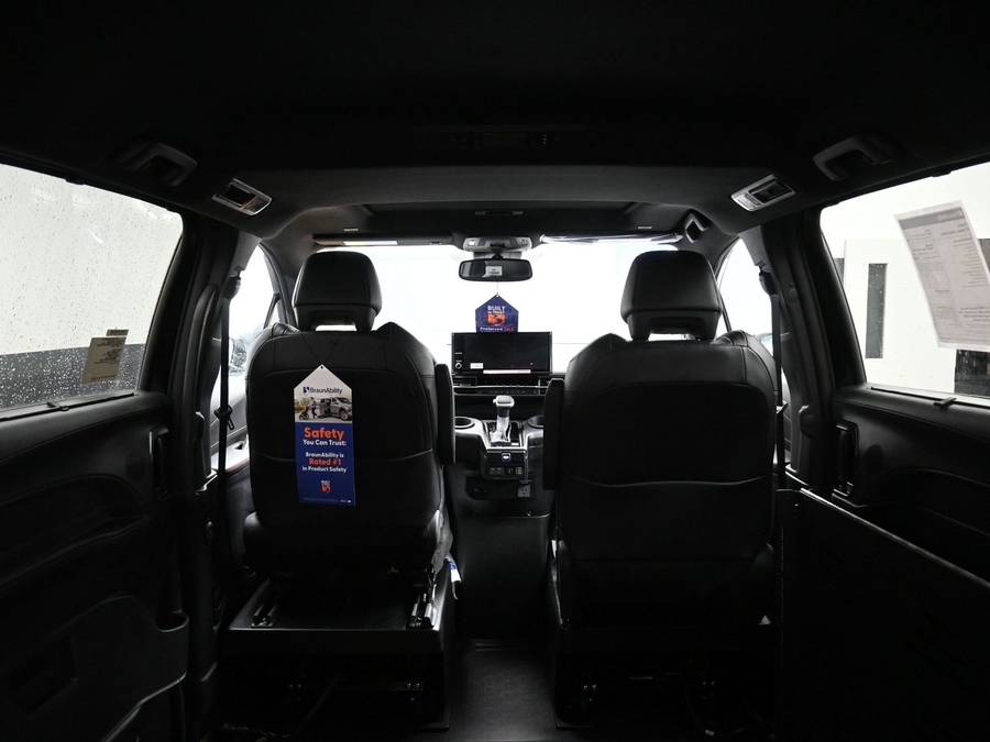 New 2025 Toyota Sienna Hybrid XSE Sport - BraunAbility Side Entry Entry Fold Out Automatic Ramp