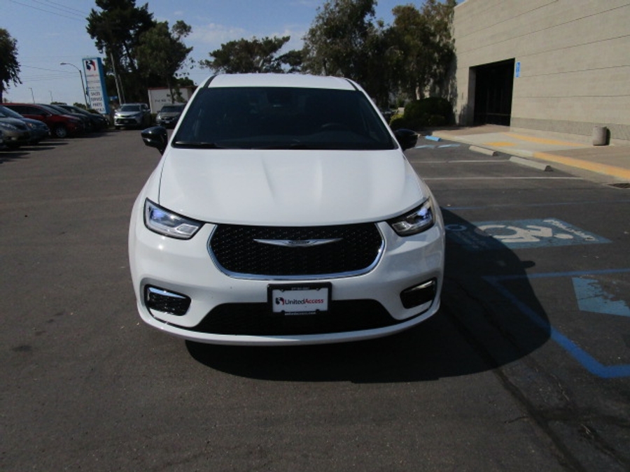 New 2025 Chrysler Pacifica Select Safety - BraunAbility Rear Entry Entry Fold Out Manual Ramp