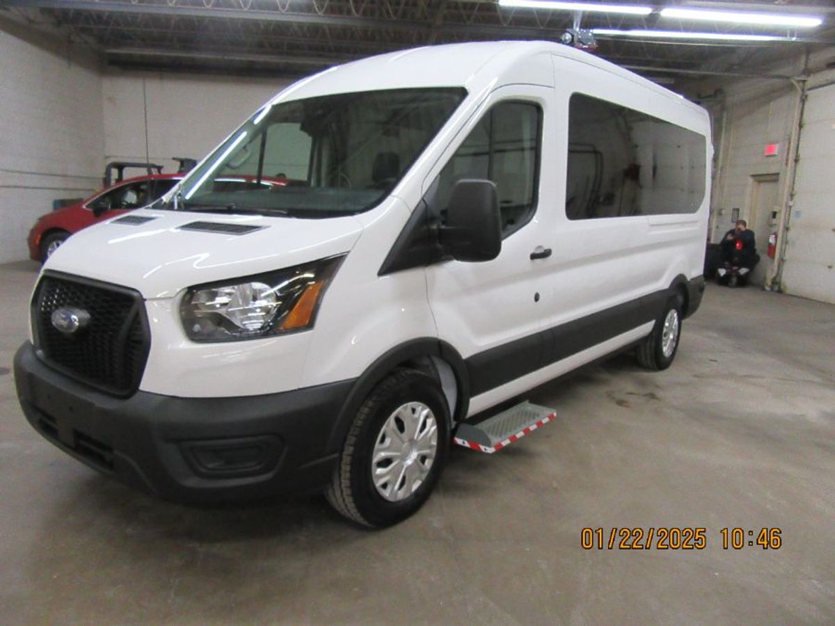 White Ford Transit image number 11