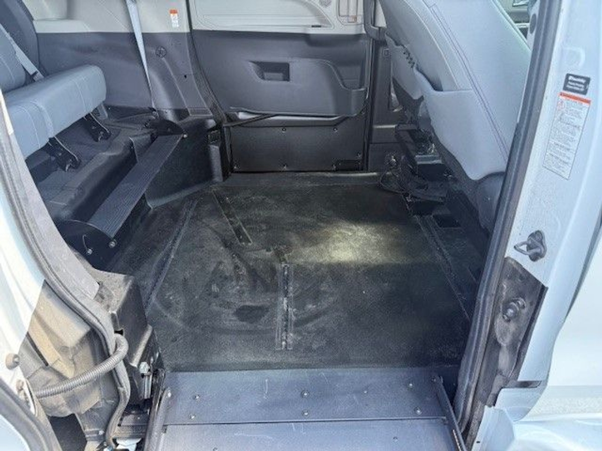 2023 TOYOTA SIENNA - Image 12