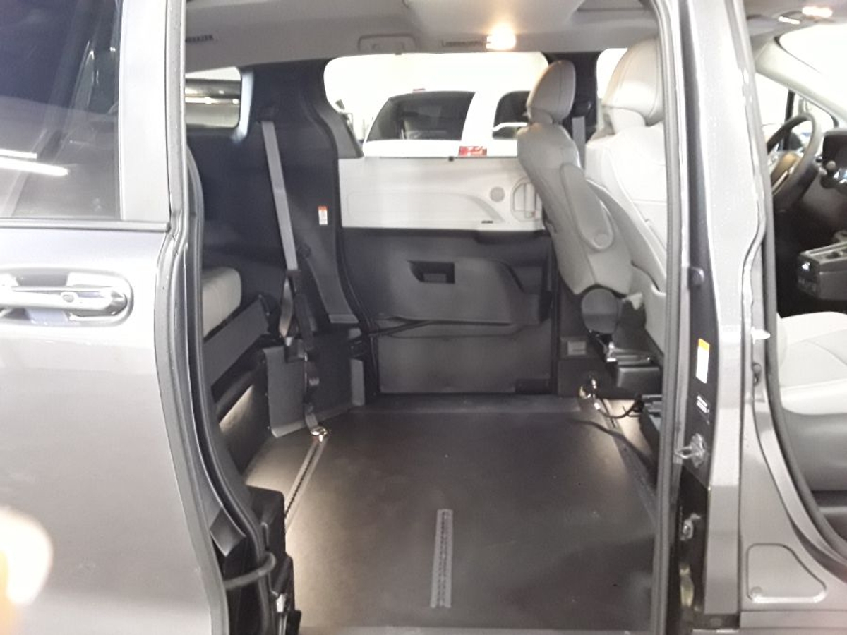 2025 TOYOTA SIENNA - Image 42