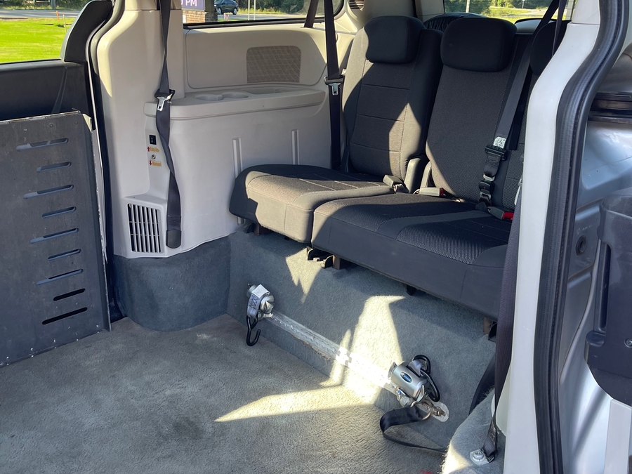 Silver Dodge Grand Caravan image number 8