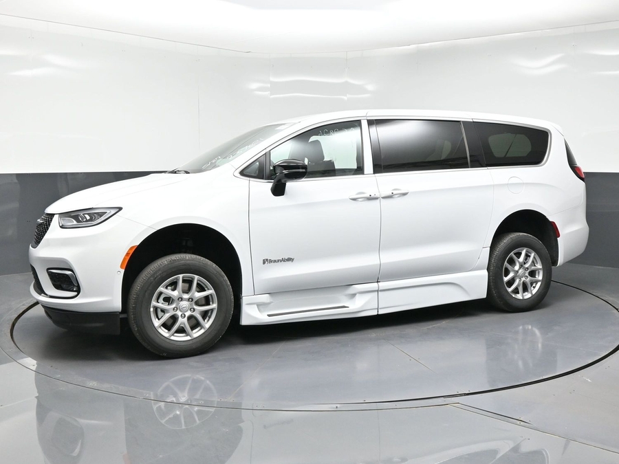 White Chrysler Pacifica image number 2