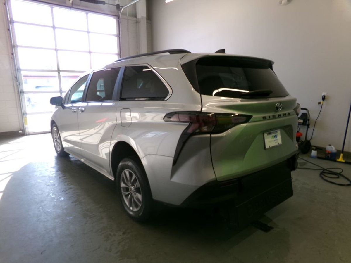 2024 TOYOTA SIENNA - Image 9