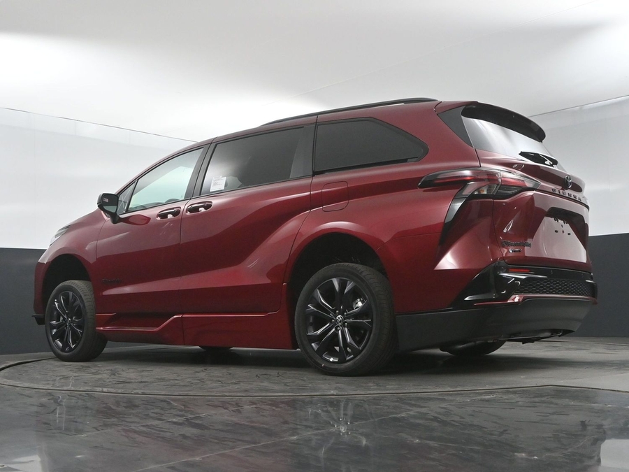 New 2025 Toyota Sienna Hybrid XSE Sport - BraunAbility Side Entry Entry In Floor Automatic Ramp