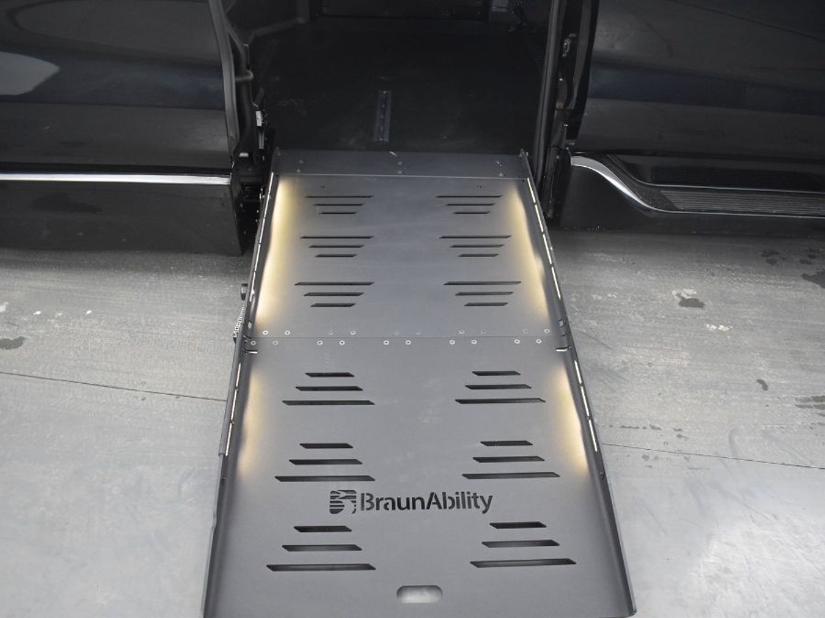 2025 TOYOTA SIENNA - Image 11