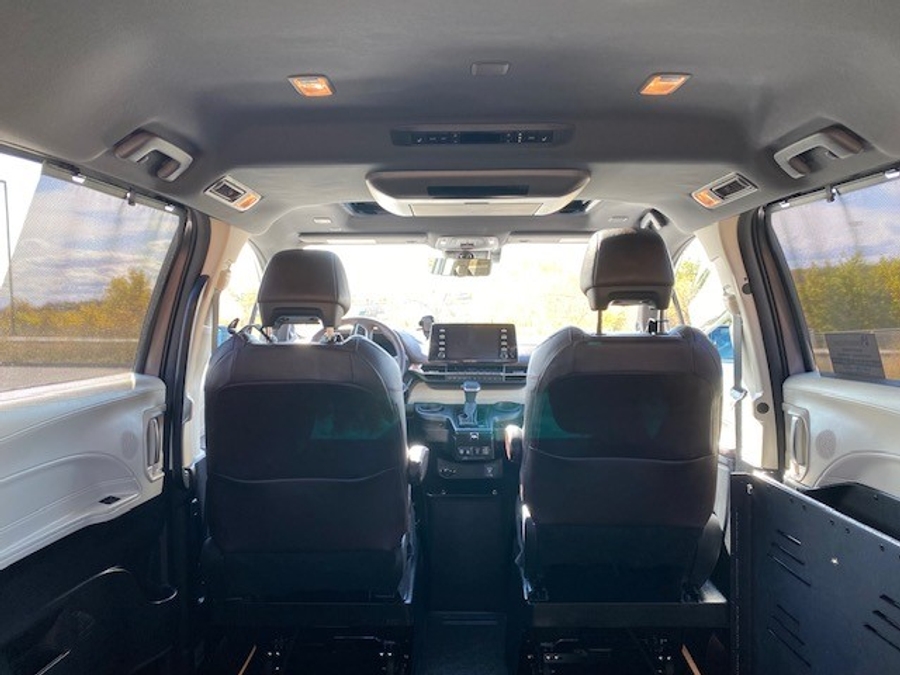 Used 2024 Toyota Sienna Hybrid Platinum - BraunAbility Side Entry Entry Fold Out Automatic Ramp