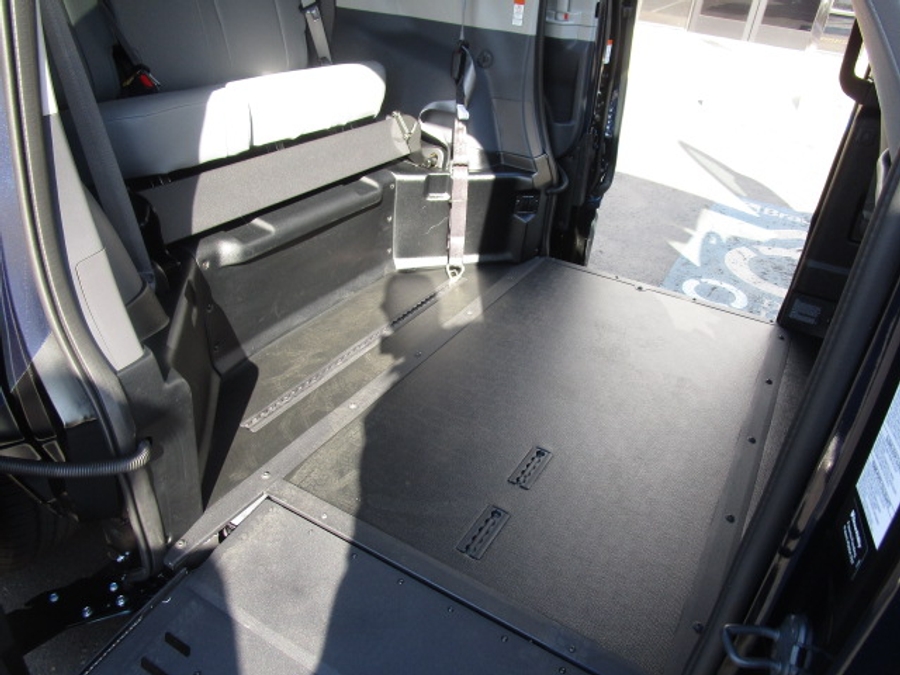 New 2025 Toyota Sienna Hybrid XLE Plus - BraunAbility Side Entry Entry In Floor Automatic Ramp