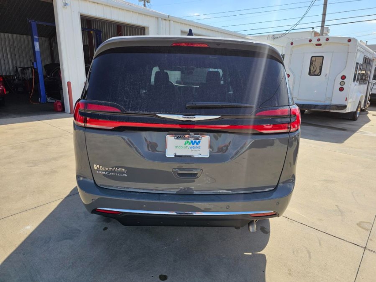 2025 CHRYSLER PACIFICA - Image 4