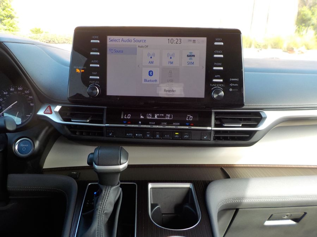 2024 TOYOTA SIENNA - Image 9