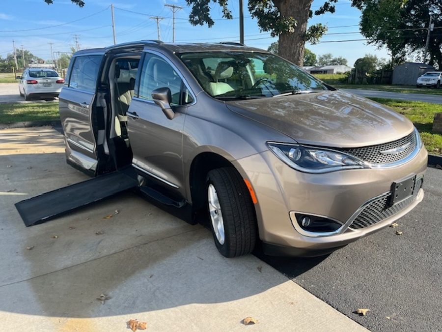 Used 2018 Chrysler Pacifica Touring L - VMI Side Entry Entry In Floor Automatic Ramp