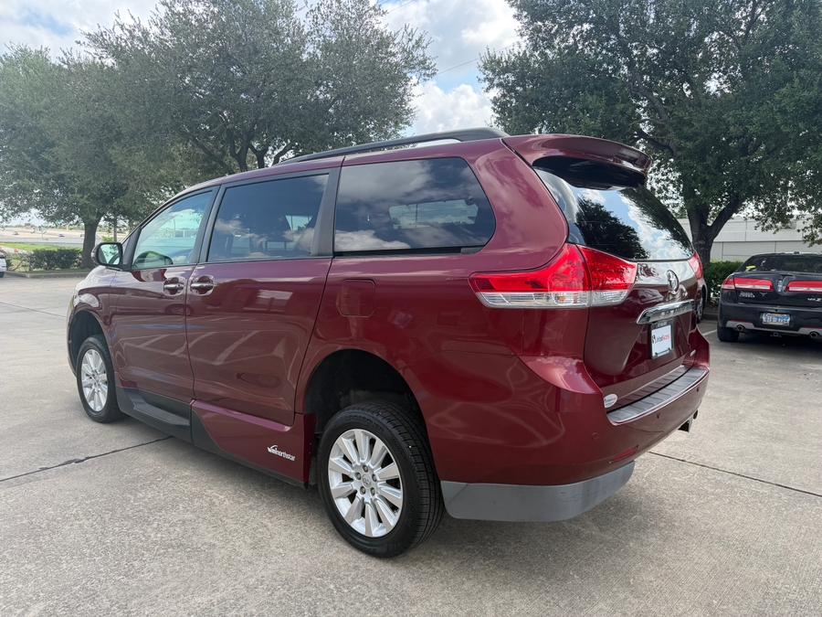 Used 2014 Toyota Sienna XLE - VMI Side Entry In Floor Automatic Ramp