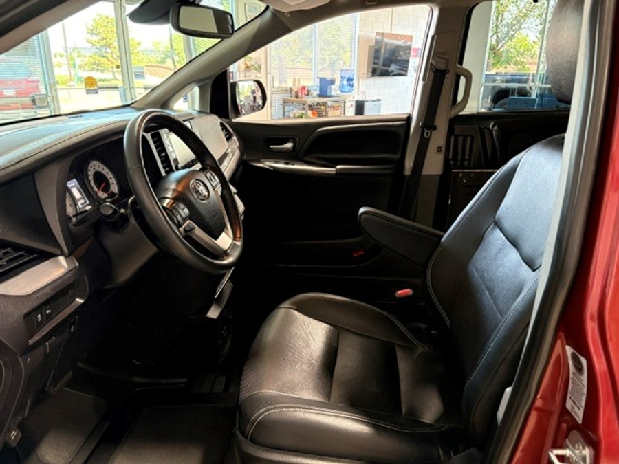 Used 2020 Toyota Sienna SE - BraunAbility Side Entry Fold Out Automatic Ramp