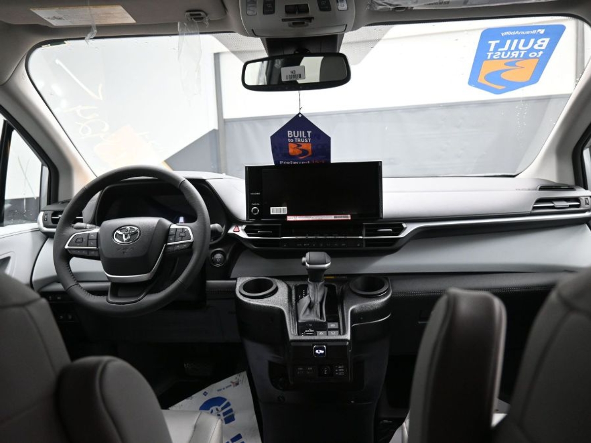 2025 TOYOTA SIENNA - Image 13
