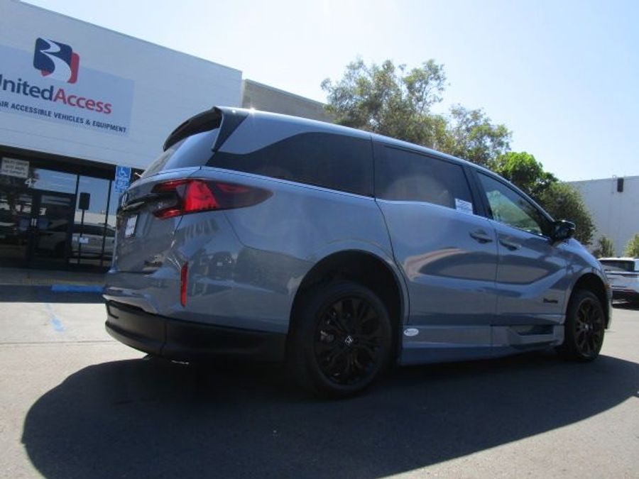 New 2025 Honda Odyssey Sport - BraunAbility Side Entry Entry In Floor Automatic Ramp