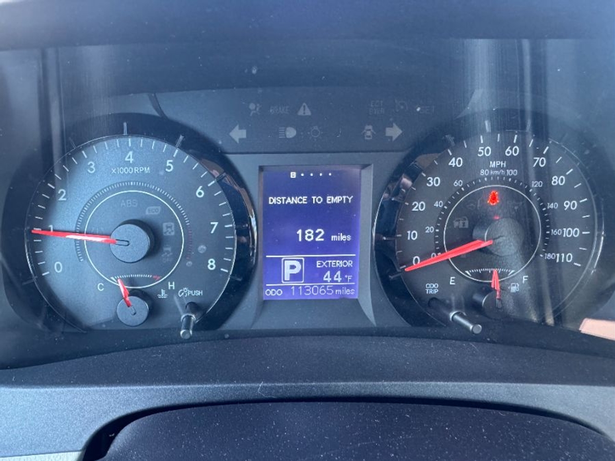 Red Toyota Sienna image number 10