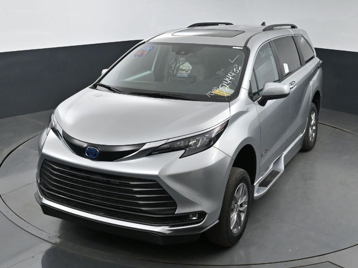 2025 TOYOTA SIENNA - Image 24