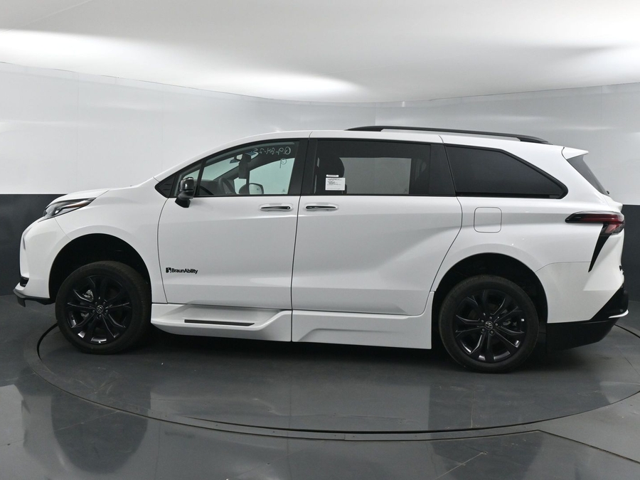 New 2025 Toyota Sienna Hybrid XSE Sport - BraunAbility Side Entry Entry In Floor Automatic Ramp