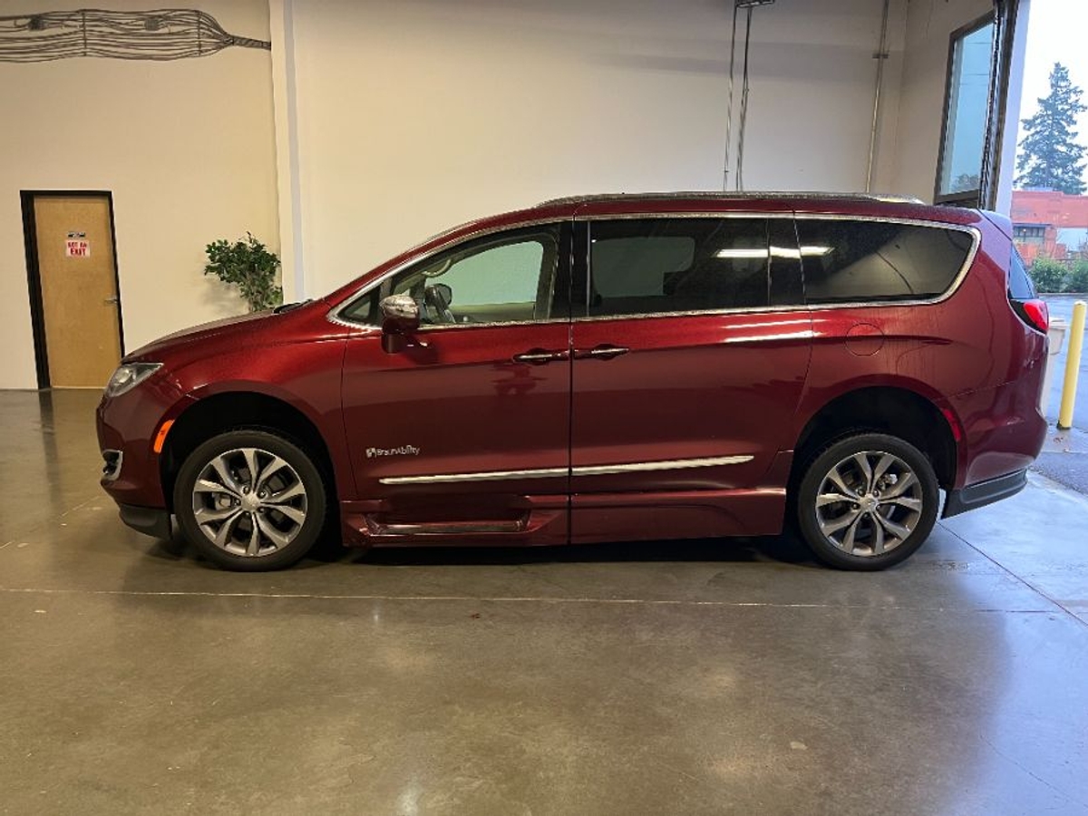 2018 CHRYSLER PACIFICA - Image 1