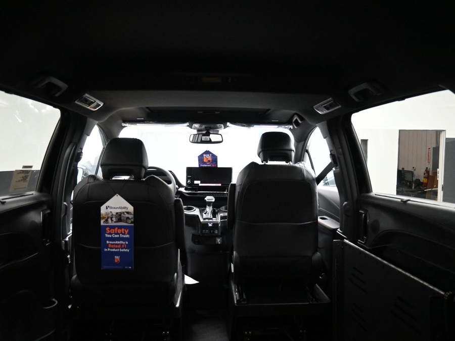 Black Toyota Sienna image number 14