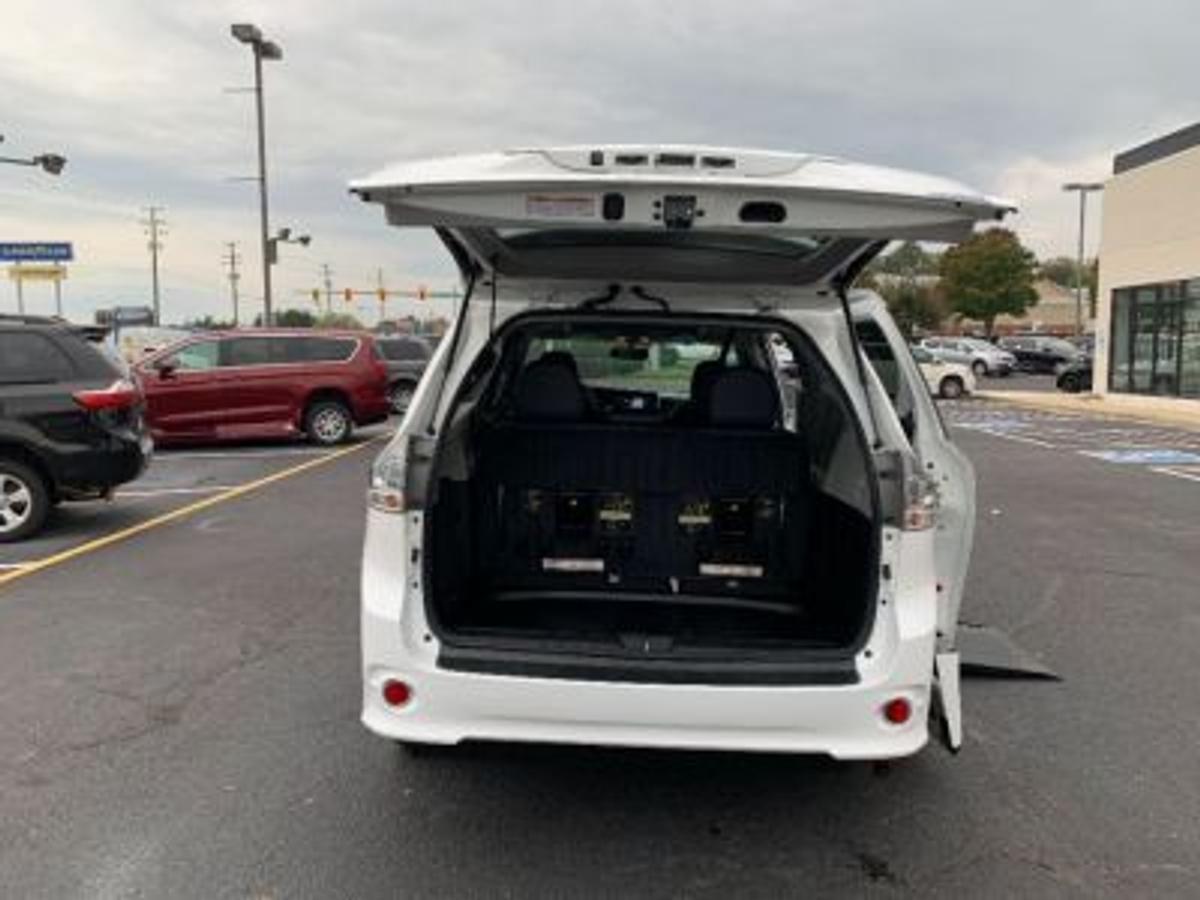 2016 TOYOTA SIENNA - Image 16
