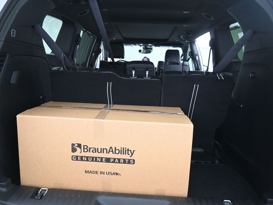 New 2026 Chrysler Pacifica Select Plus - BraunAbility Side Entry In Floor Automatic Ramp