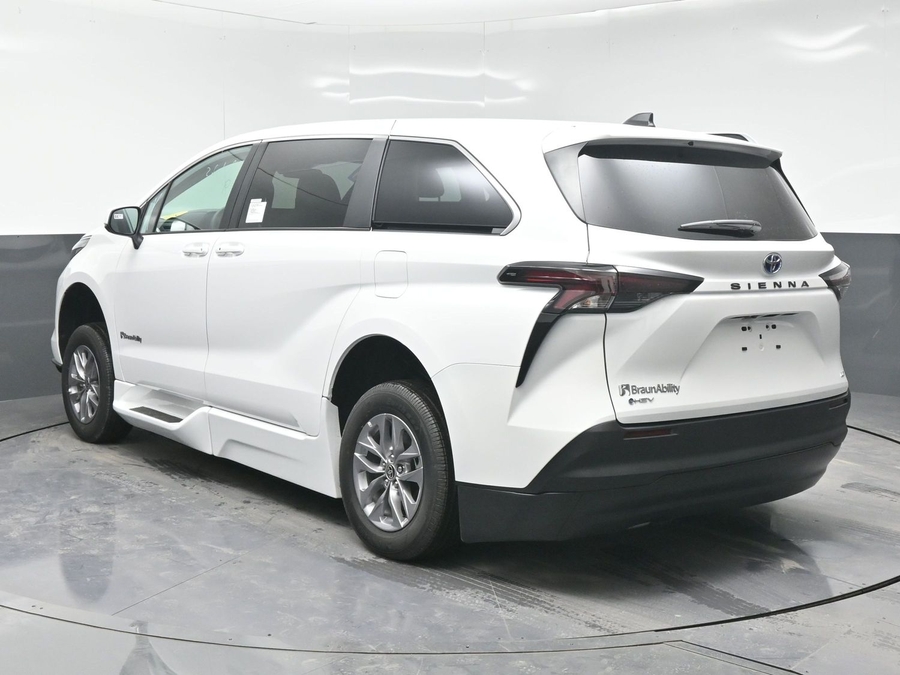New 2025 Toyota Sienna Hybrid LE - BraunAbility Side Entry Entry Fold Out Automatic Ramp