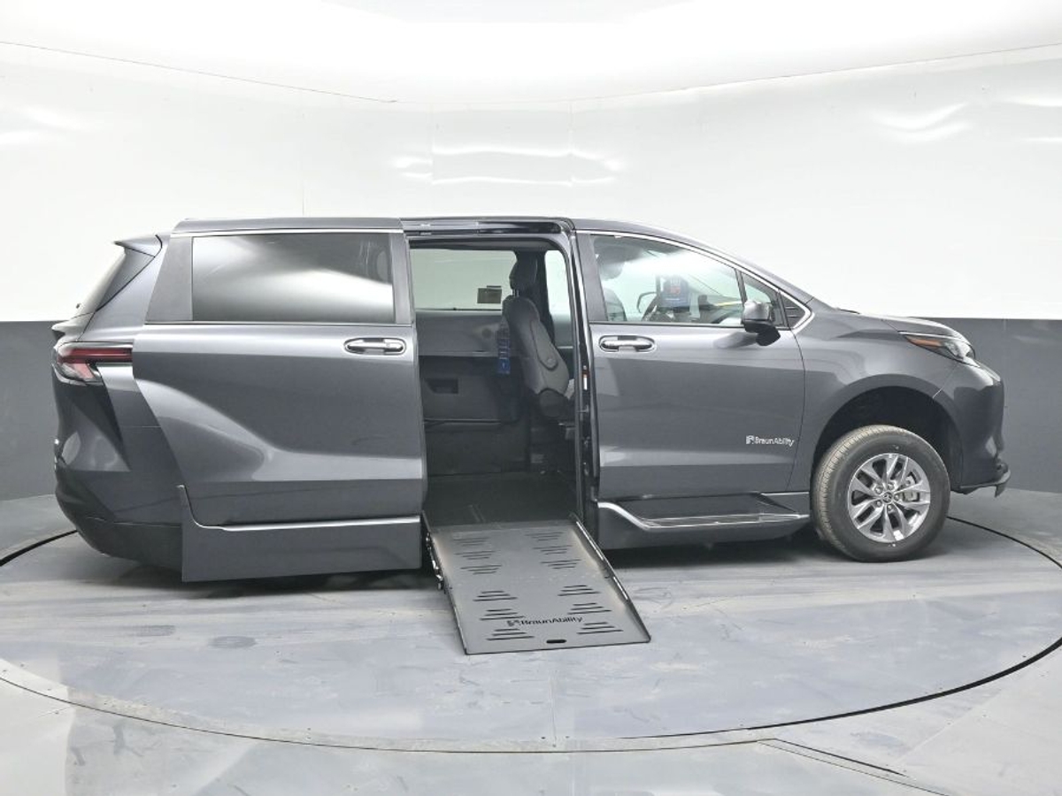 2025 TOYOTA SIENNA - Image 5