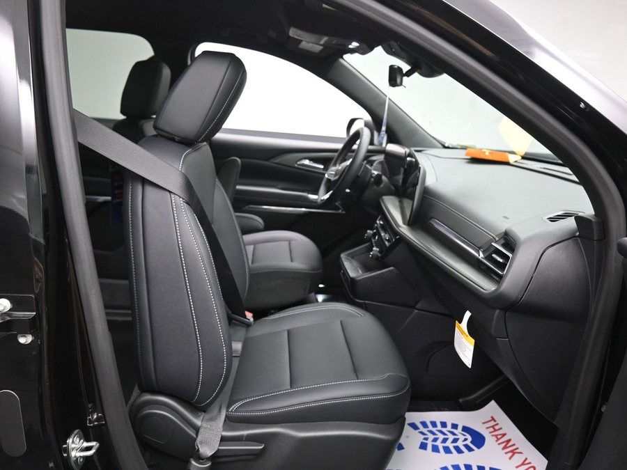 Black Chevrolet Traverse image number 5